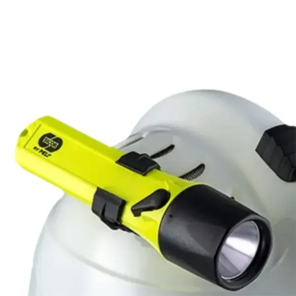 Linterna Portátil Pelican modelo 2410 - Image 2