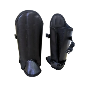 Protector de piernas sintético con 3 férulas con velcro y clip
