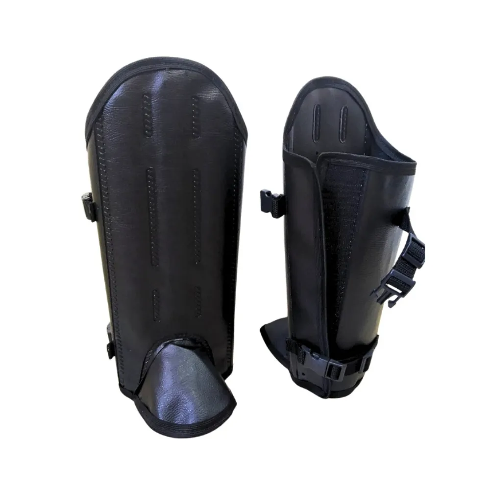 Protector de piernas sintético con 3 férulas con velcro y clip